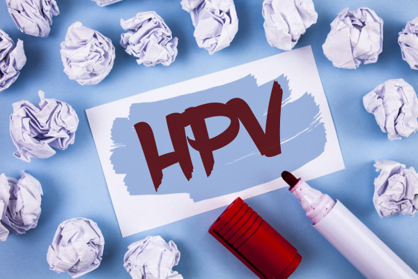 HPV viry způsobují rakovinu, očkování před ní chrání dívky i chlapce